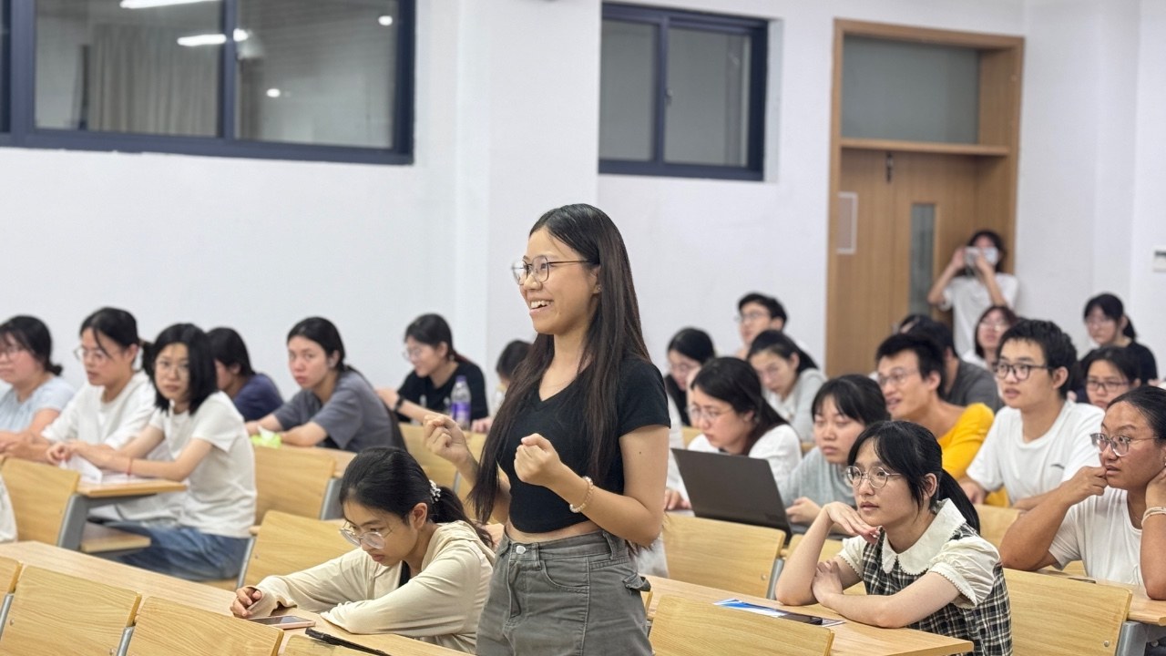 靶向校招走进浙江中医药大学开展职业生涯规划课，广受学生好评